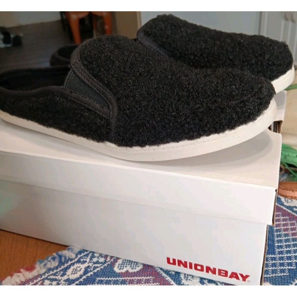 Union Bay Joy Womens‎ size 8 Black Plush Fleece SlipOn Loafer Mules Slippers